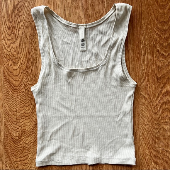 SKIMS Cotton Rib Tank in Bone - Picture 3 of 4